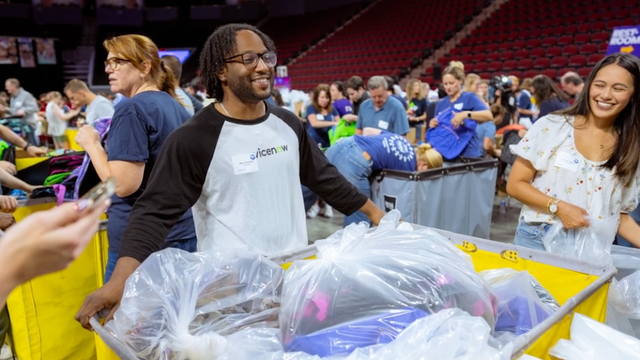 ServiceNow employees volunteering