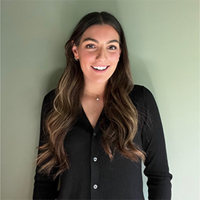 Alex August headshot