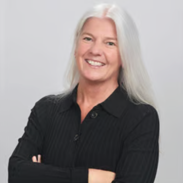 Kirsten Loegering headshot